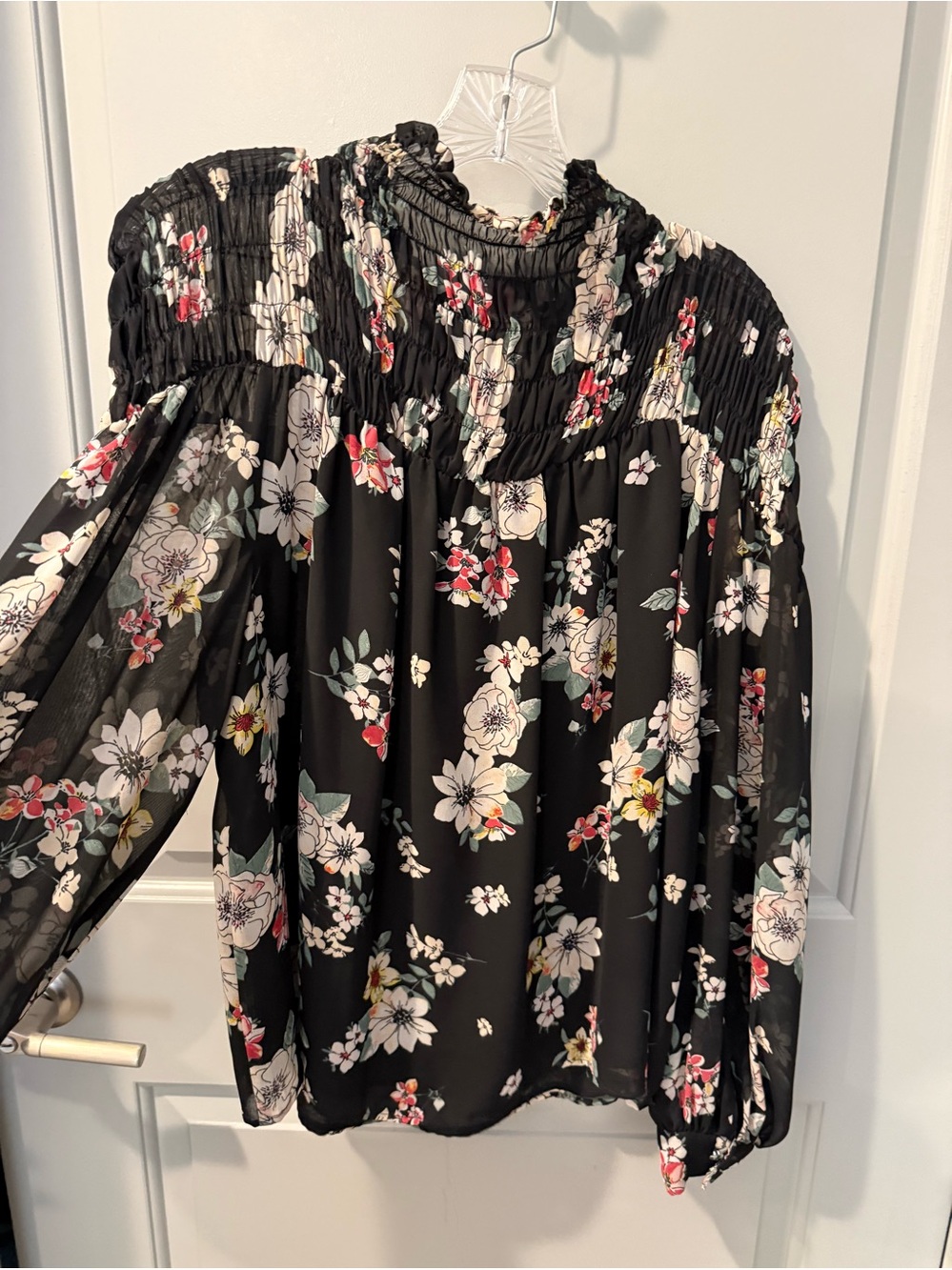 Vince Camuto Black Floral Smocked Yoke Blouse. Size XL